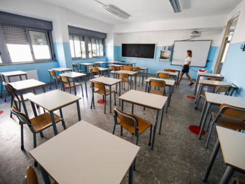 “Voi nasoni dovete essere cremati”. La frase choc del prof agli alunni ebrei