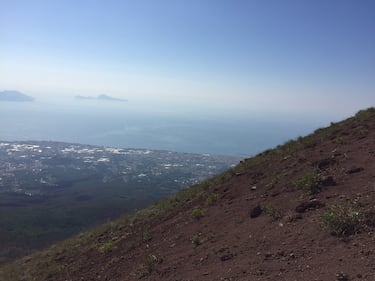 Vivere sulle pendici del Vesuvio tra fatalismo e rischio eruzione 16