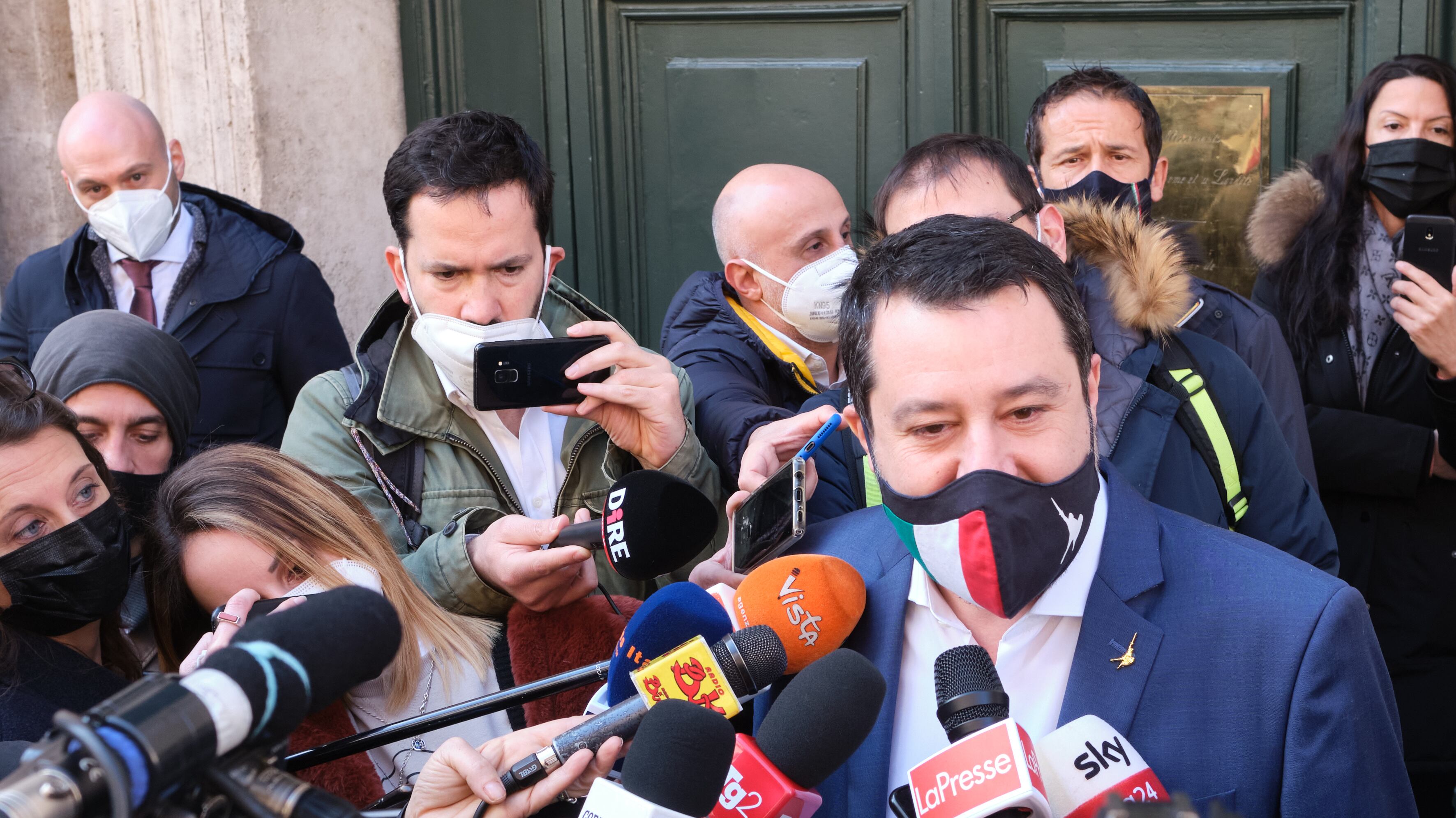 "Agii in continuità con Salvini". Smontato l'assalto delle Ong