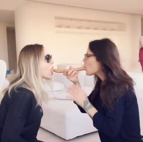 Naike Rivelli hot per le feste 6