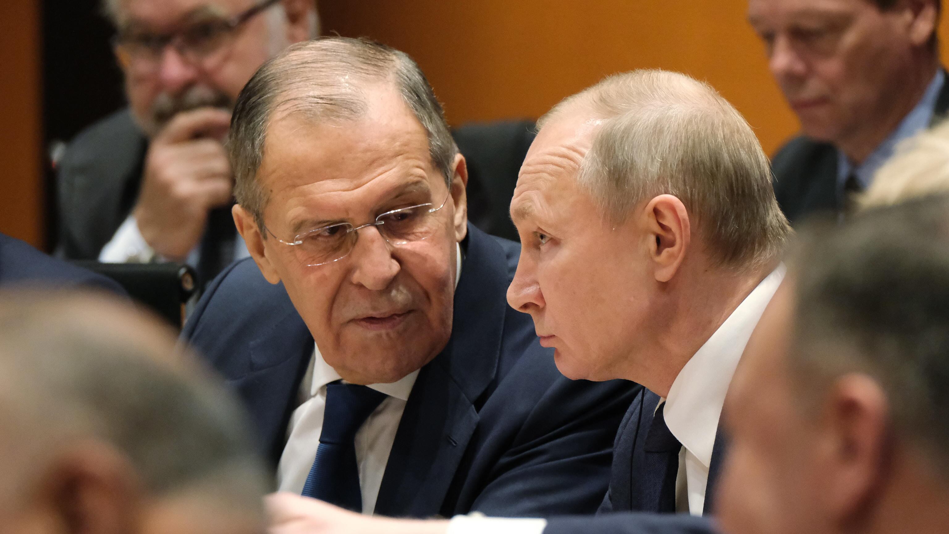 La chiamata nella notte e la sorpresa: così Putin avvertì Lavrov dell'invasione