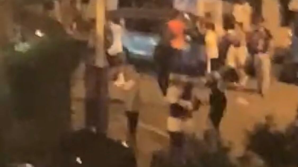 Il concerto salta, la baby gang africana devasta auto e vetrine