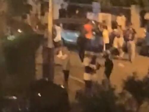 Il concerto salta, la baby gang africana devasta auto e vetrine