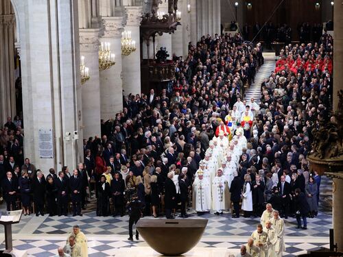 Notre-Dame riapre le porte. "Realizzato l'impossibile"