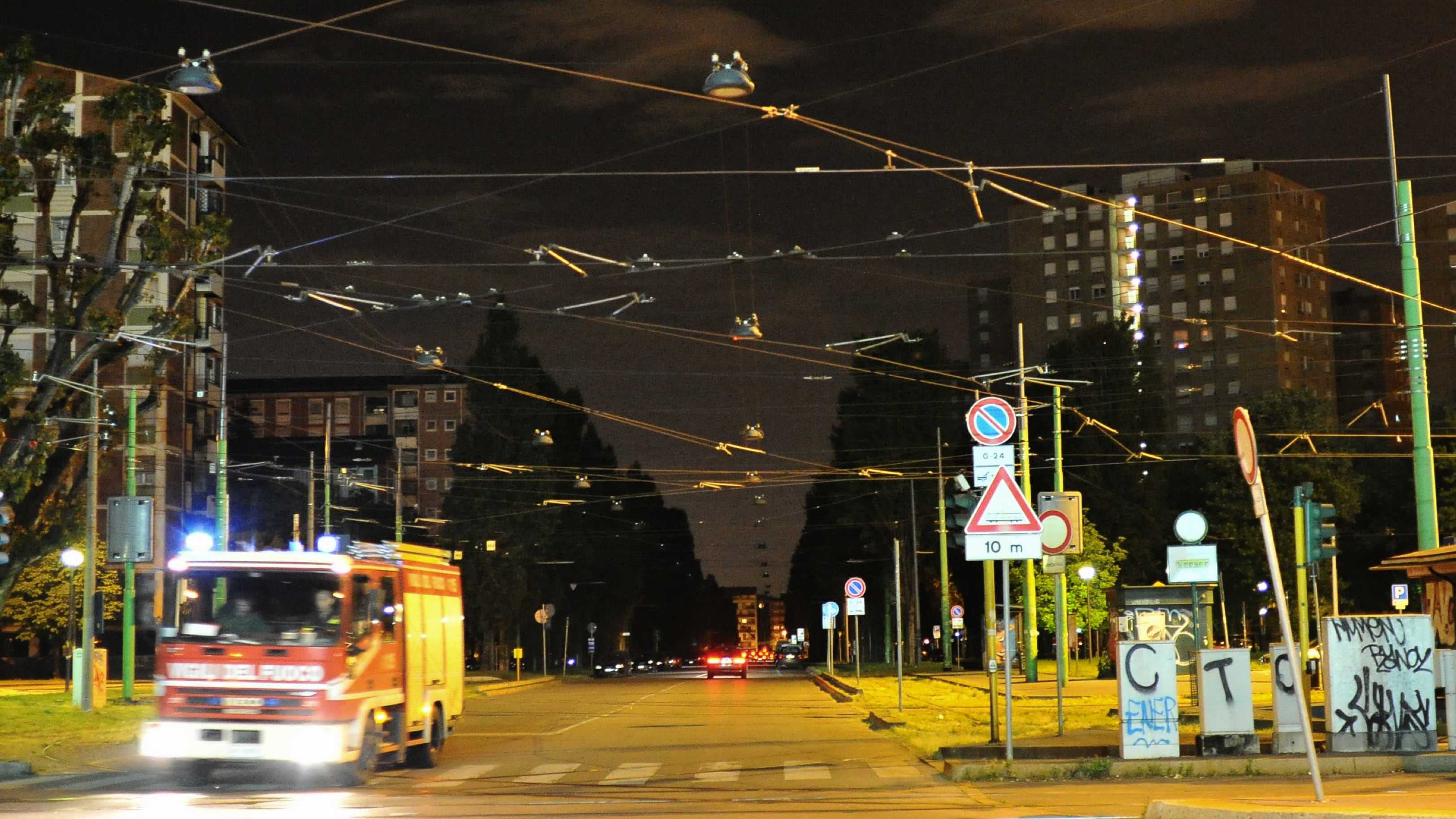 Milano, blackout nella notte. Mezza città resta al buio