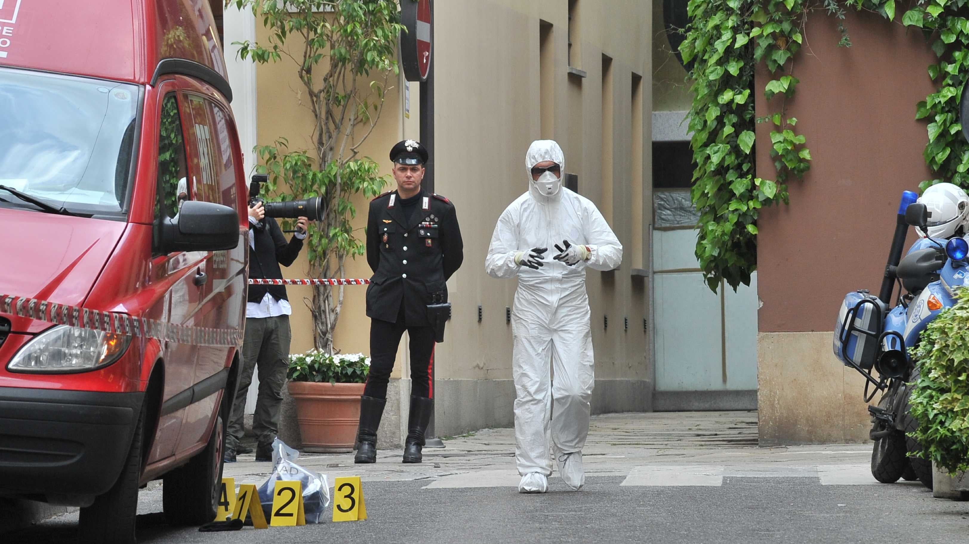 Milano, rapina in gioielleria: i banditi lanciano molotov