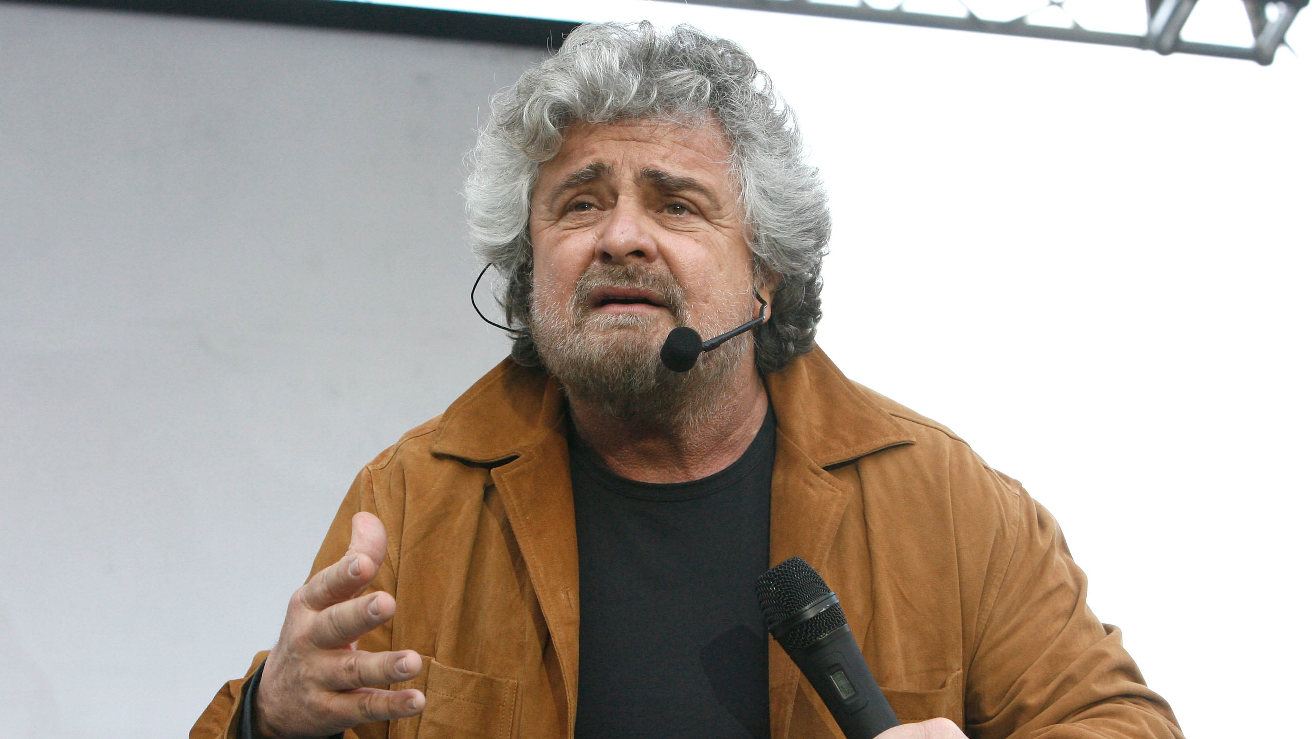 Grillo contestato a Parma, la protesta delle famiglie: "Con Pizzarotti è stangata"