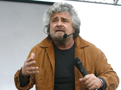 Grillo contestato a Parma, la protesta delle famiglie: "Con Pizzarotti è stangata"