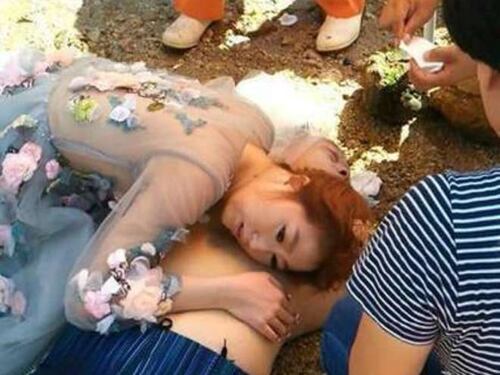 La sposa più bella: ferma il suo matrimonio per salvare un uomo da un infarto