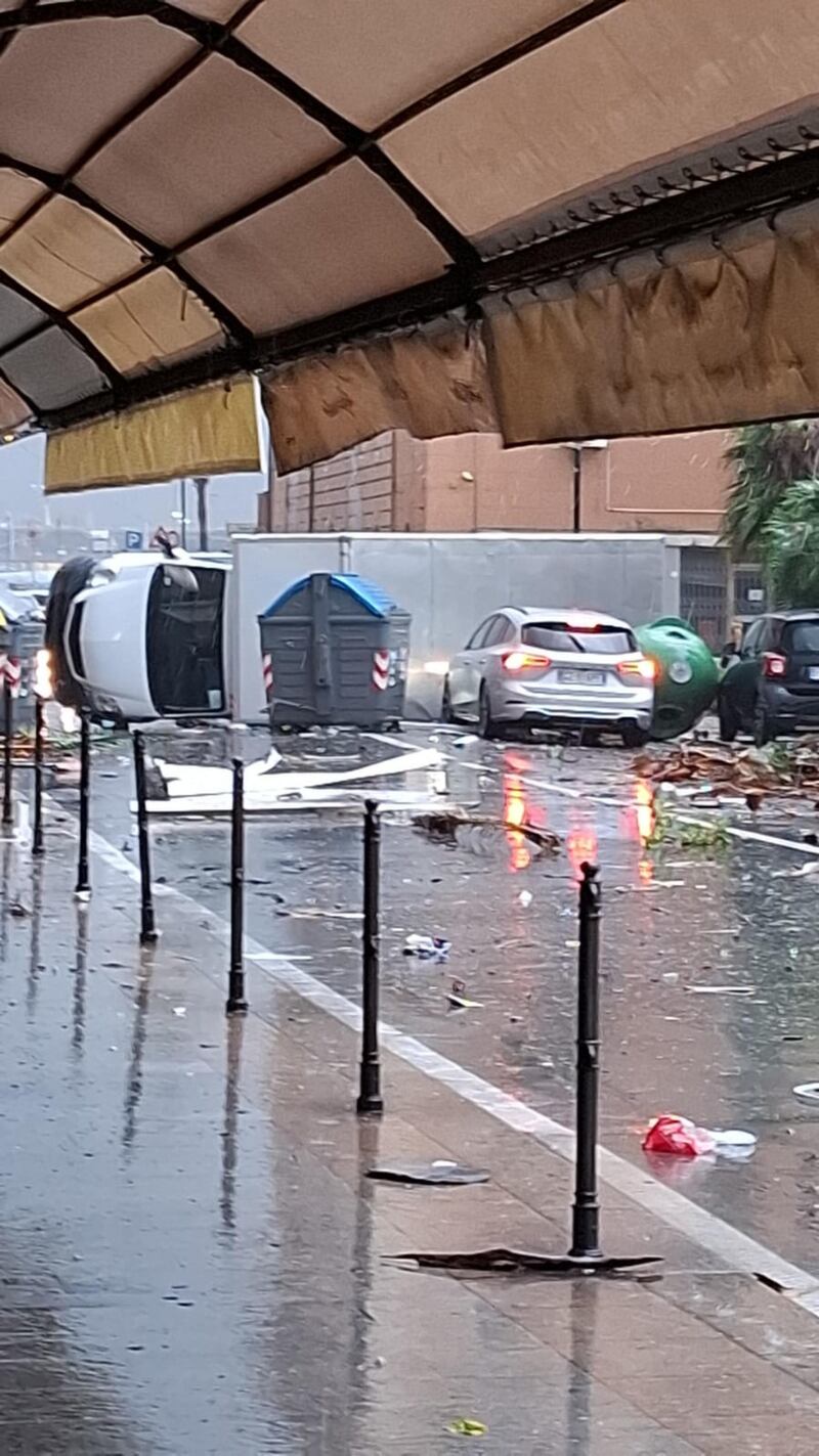Genova vessata dal maltempo, le immagini dei danni 3