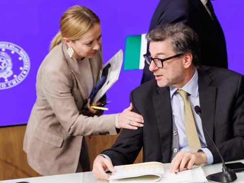 Il governo approva la Manovra da 18,7 miliardi. Meloni: "Priorità a famiglia, salari e sanità"
