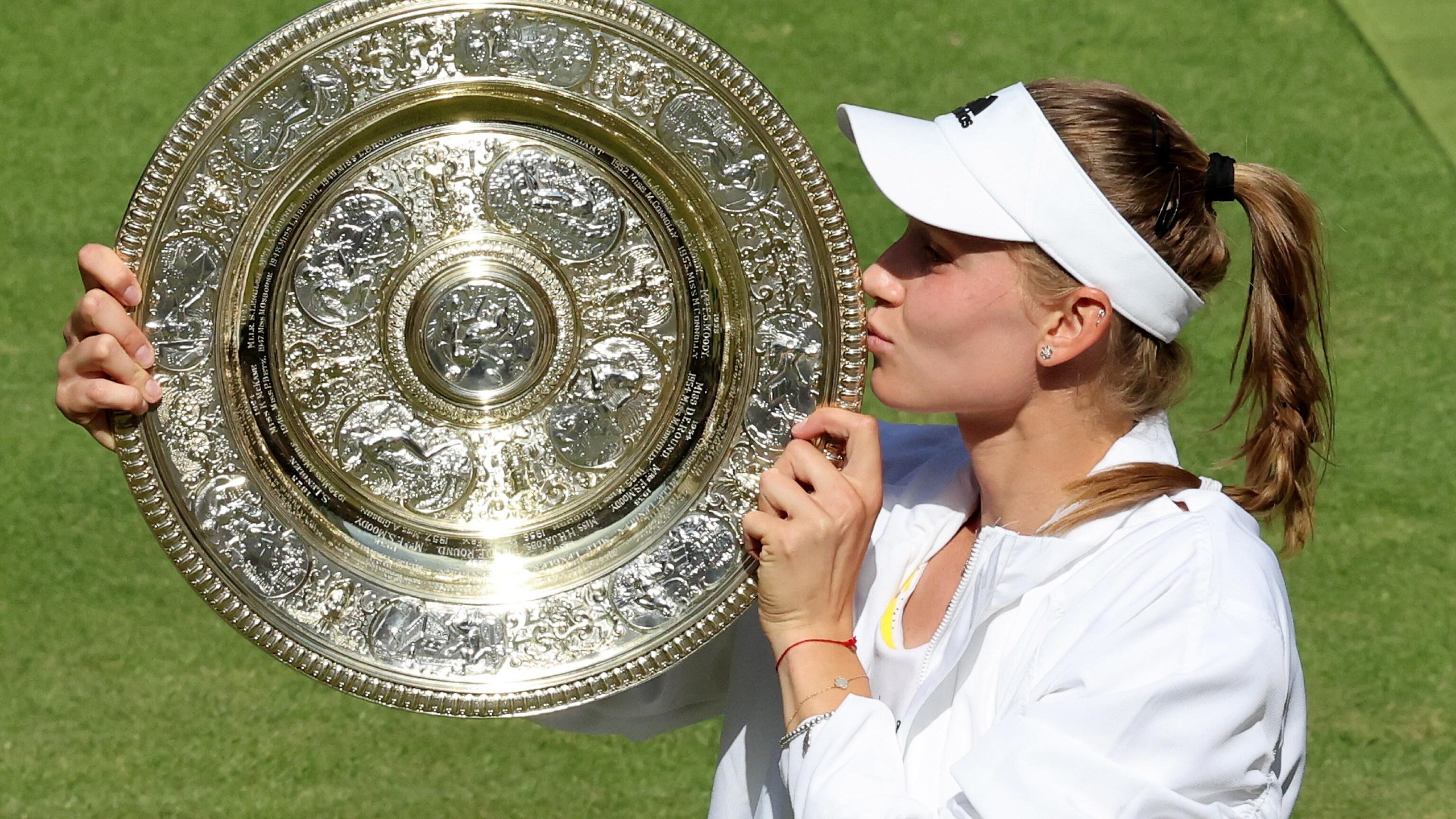 Tennis, Elena Rybakina trionfa a Wimbledon