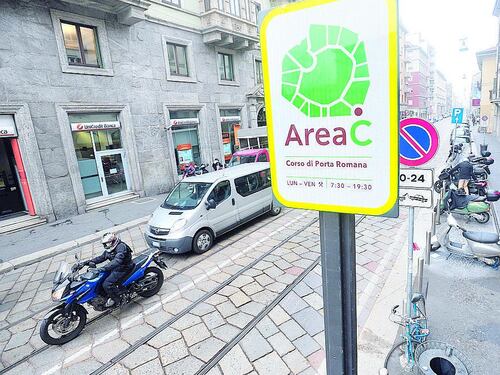 Grandi manovre per accorciare Area C