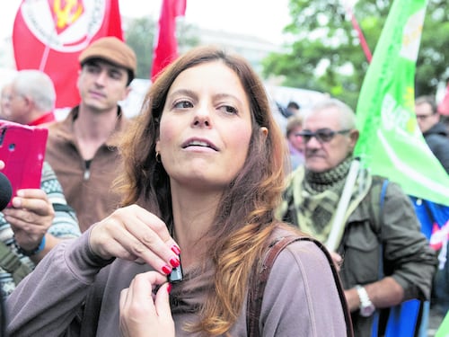 Al Lambretta con la bandiera dei partigiani alleati di Tito: il nuovo “orgoglio” di Ilaria Salis