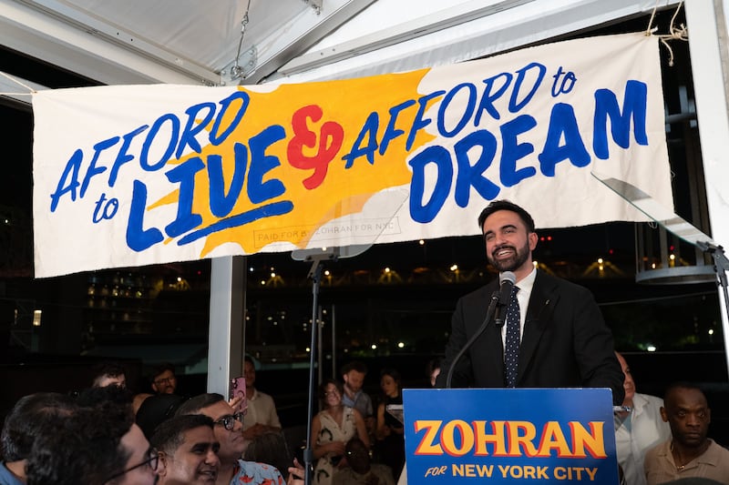 Chi è Zohran Mamdani, il nuovo sindaco socialista di New York