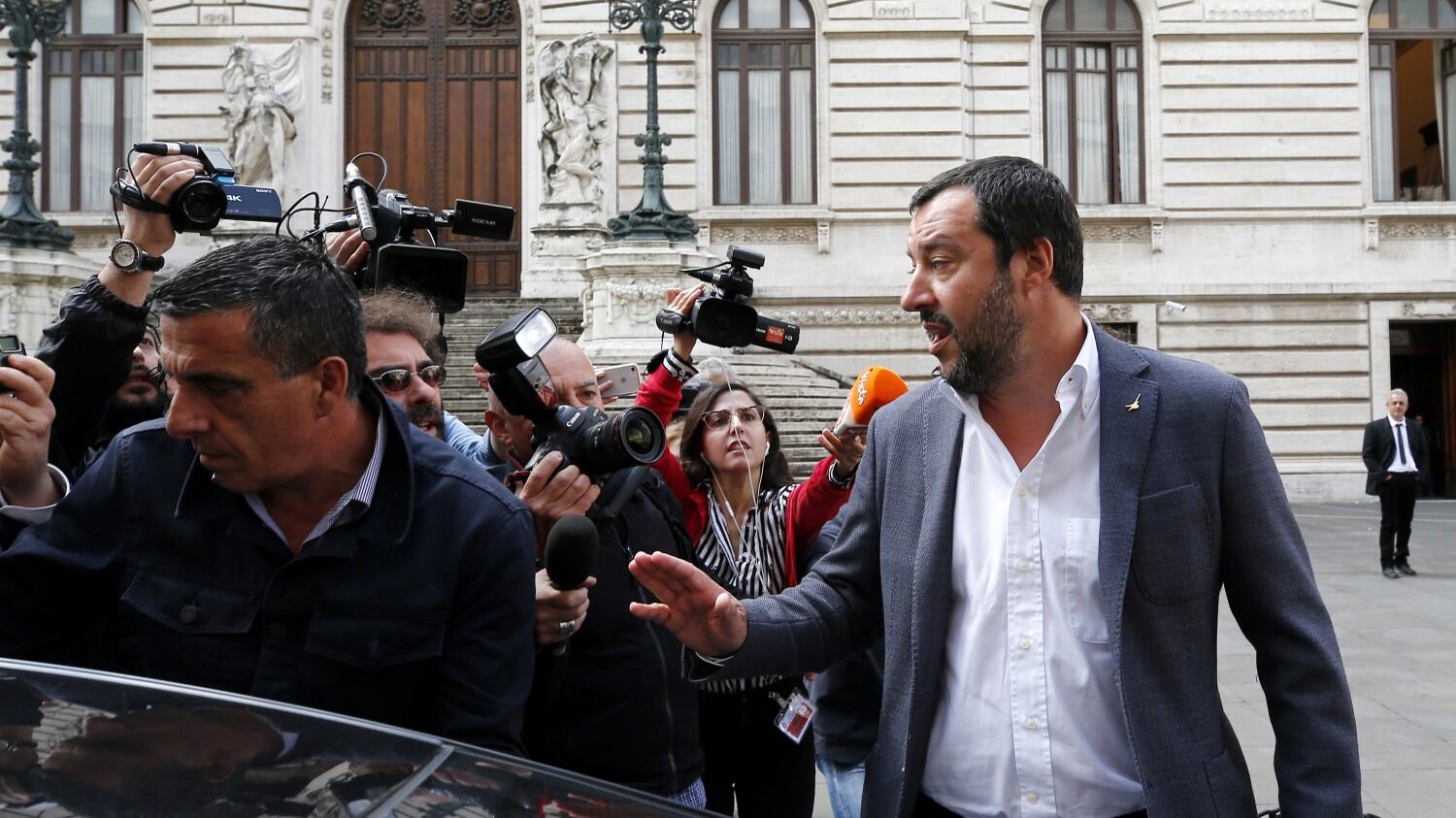 Governo, Salvini vuole il Viminale: "Garantirò il rimpatrio dei migranti"
