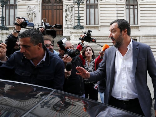 M5s e Lega chiamano il Colle: "Premier politico, no tecnico"