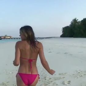 Liz Hurley, balletto bollente sui social 13
