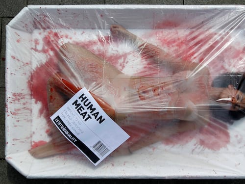 "Human meat": protesta vegana