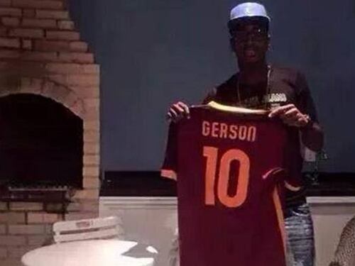 La gaffe di Gerson: foto con la "10" (di Totti)