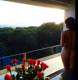 Daisy Lowe: fisico hot e nudo in terrazza a Cannes per la modella 1