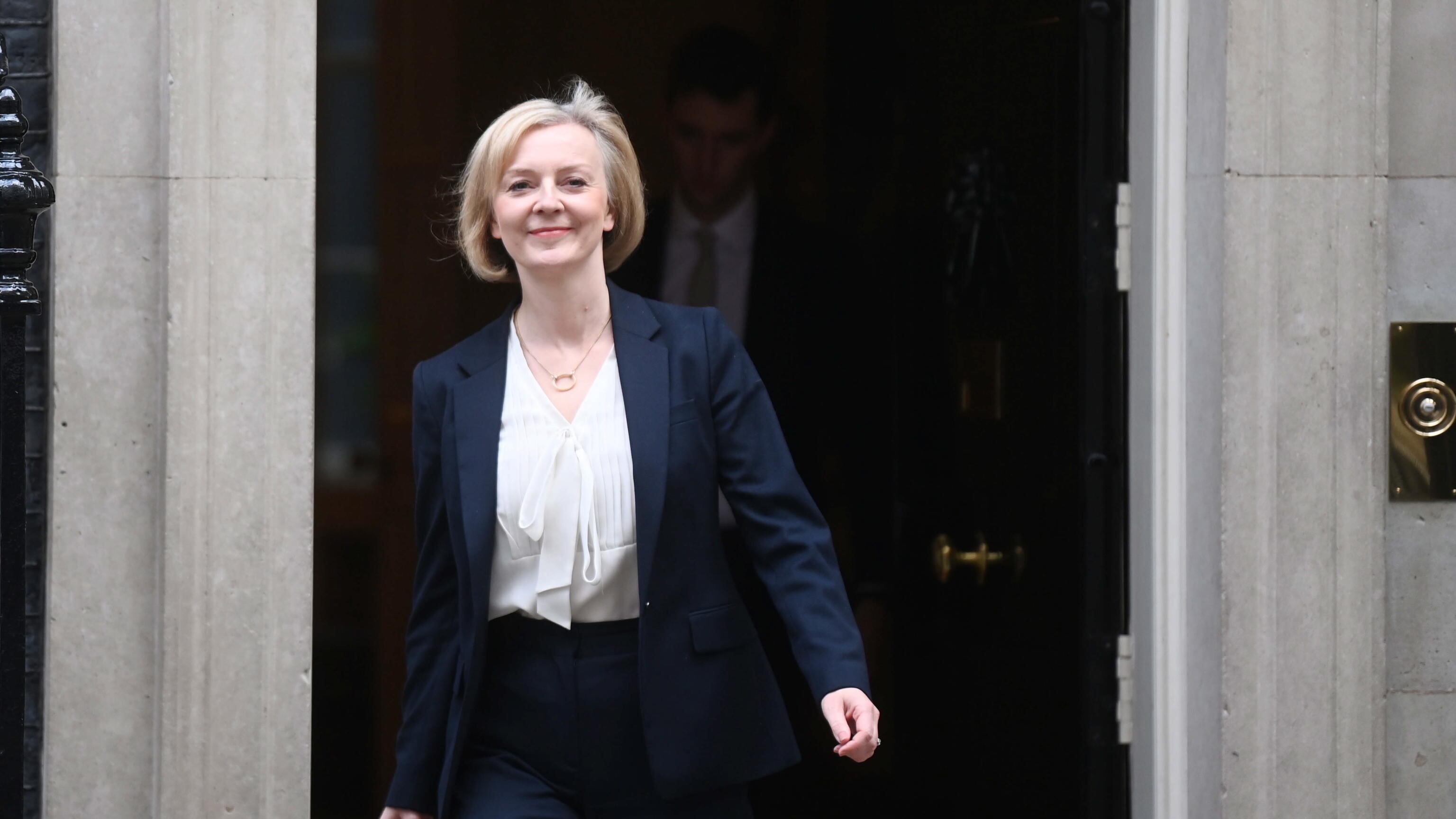 "Il mio mandato finisce qui". Liz Truss dura solo 44 giorni. Il saluto. Usa, Mosca fa festa