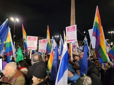 Cartelli pro-Israele rivolti alla comunità Lgbt: "Condannare Hamas senza se e senza ma" 5