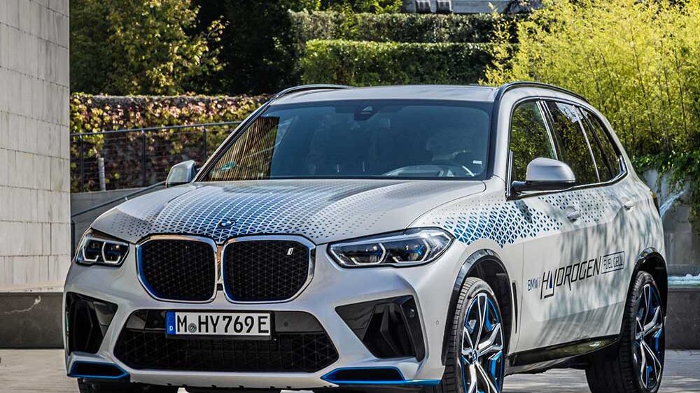 BMW presenta la nuova iX5 a idrogeno