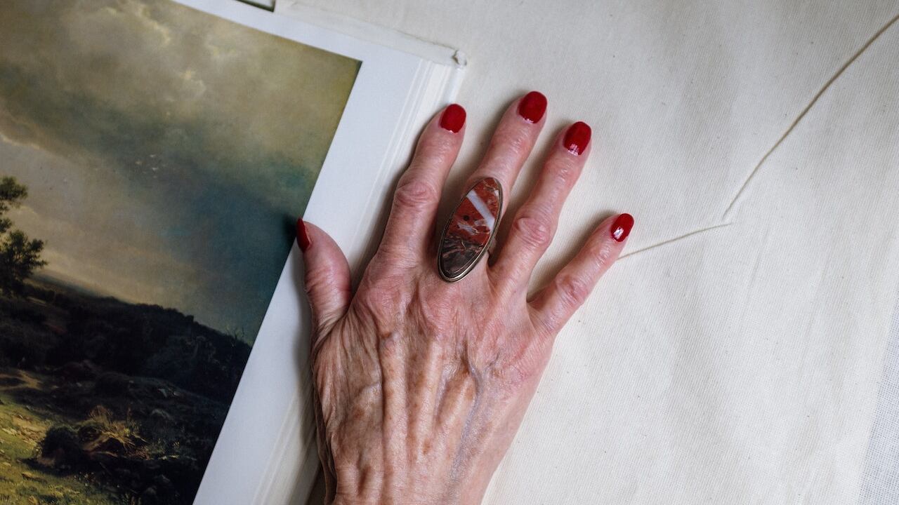 Over, come rinforzare le unghie a 60 anni
