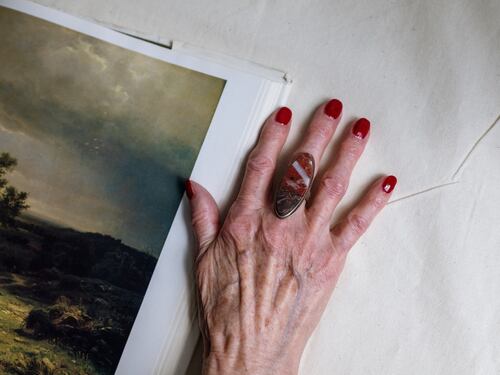 Over, come rinforzare le unghie a 60 anni
