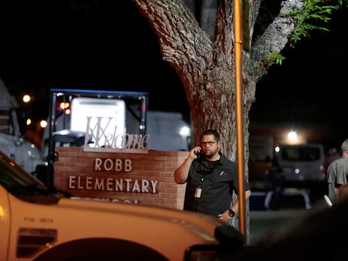 Strage nella scuola elementare. "Morti 14 bimbi e una maestra"