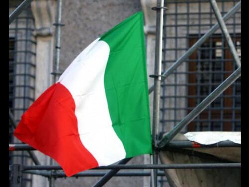 Vittorio Veneto, sfregio al Tricolore: strappato e buttato in un dirupo