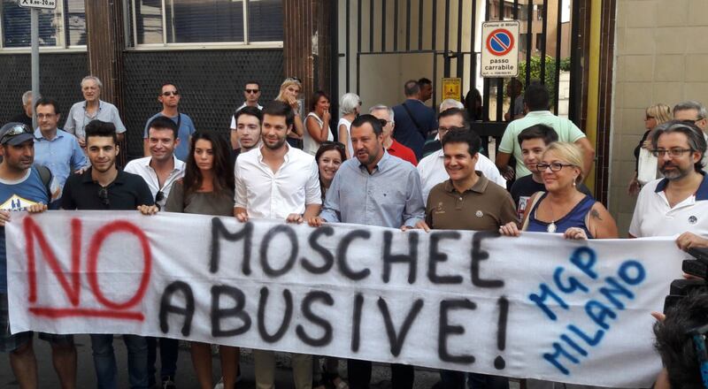 Moschea di via Cavalcanti, il presidio della Lega 15