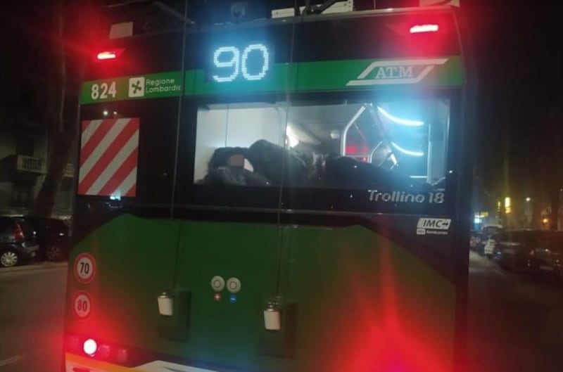 Clochard su un autobus a Milano 1