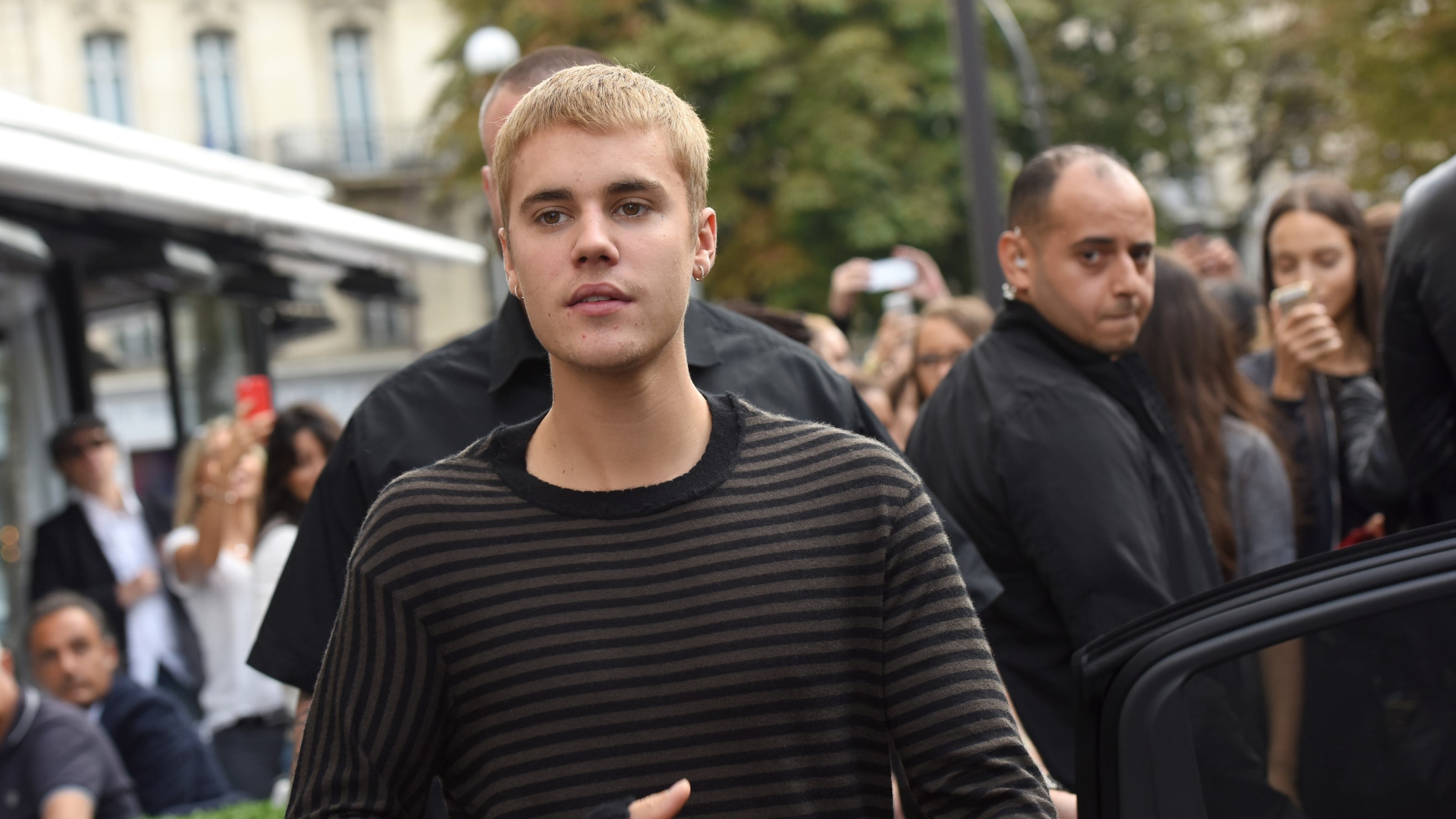 Justin Bieber scrive ai fan e ammette i suoi errori: "Droghe a 19 anni"