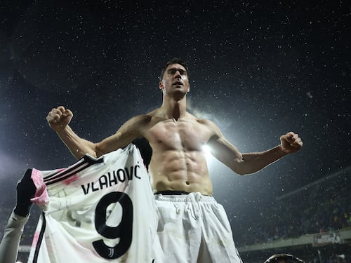 La Juve risponde all'Inter con la testata di Vlahovic