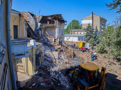 Scatta l'offensiva contro Bachmut: la mossa per dilagare nel Donbass