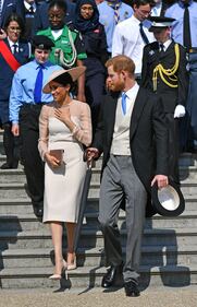 Meghan Markle solare alle celebrazioni per Carlo 8