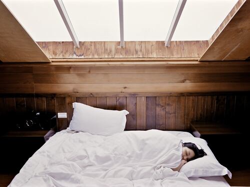 Paralisi del sonno, cos'è e come riconoscerla