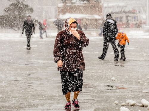 La neve imbianca Istanbul
