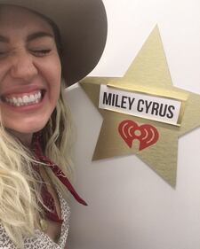 Miley Cyrus, incidente di seno su Instagram  6