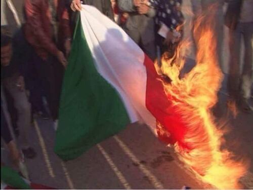 Cassazione: "Condannare sempre chi brucia il tricolore, non c'è il diritto di critica"