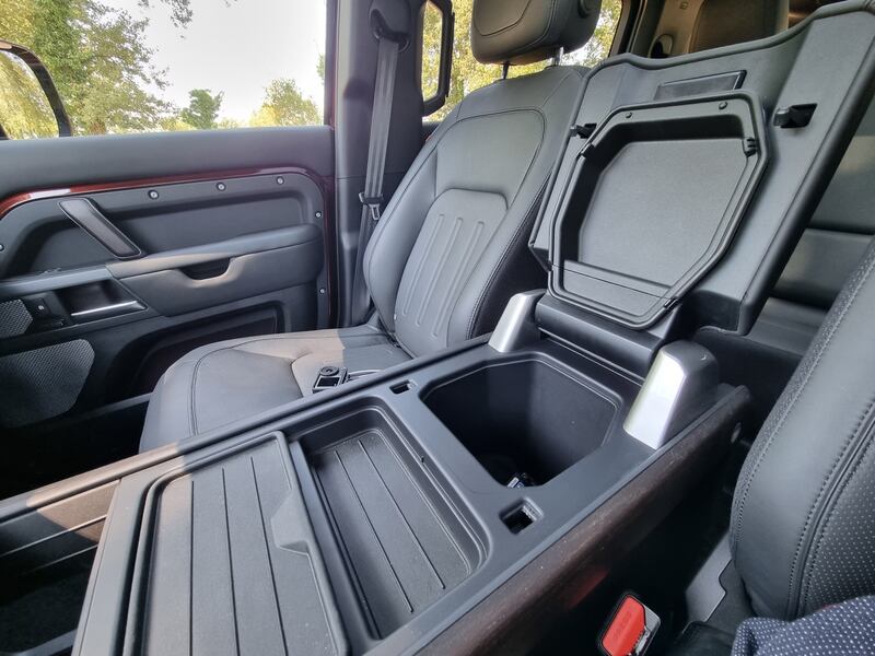 Land Rover Defender 130: guarda la gallery 16