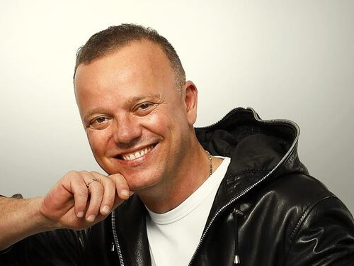 Gigi D'Alessio e la voce misteriosa: "Lo rivelerò solo..." e i fan si scatenano