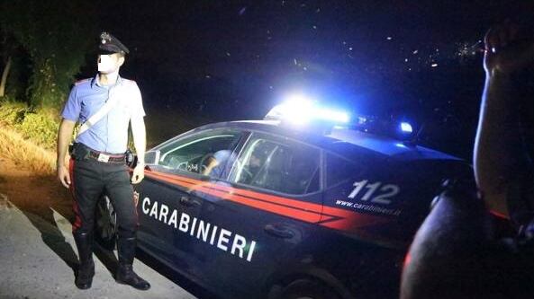 Ex pugile ubriaco manda ko un carabiniere con un pugno