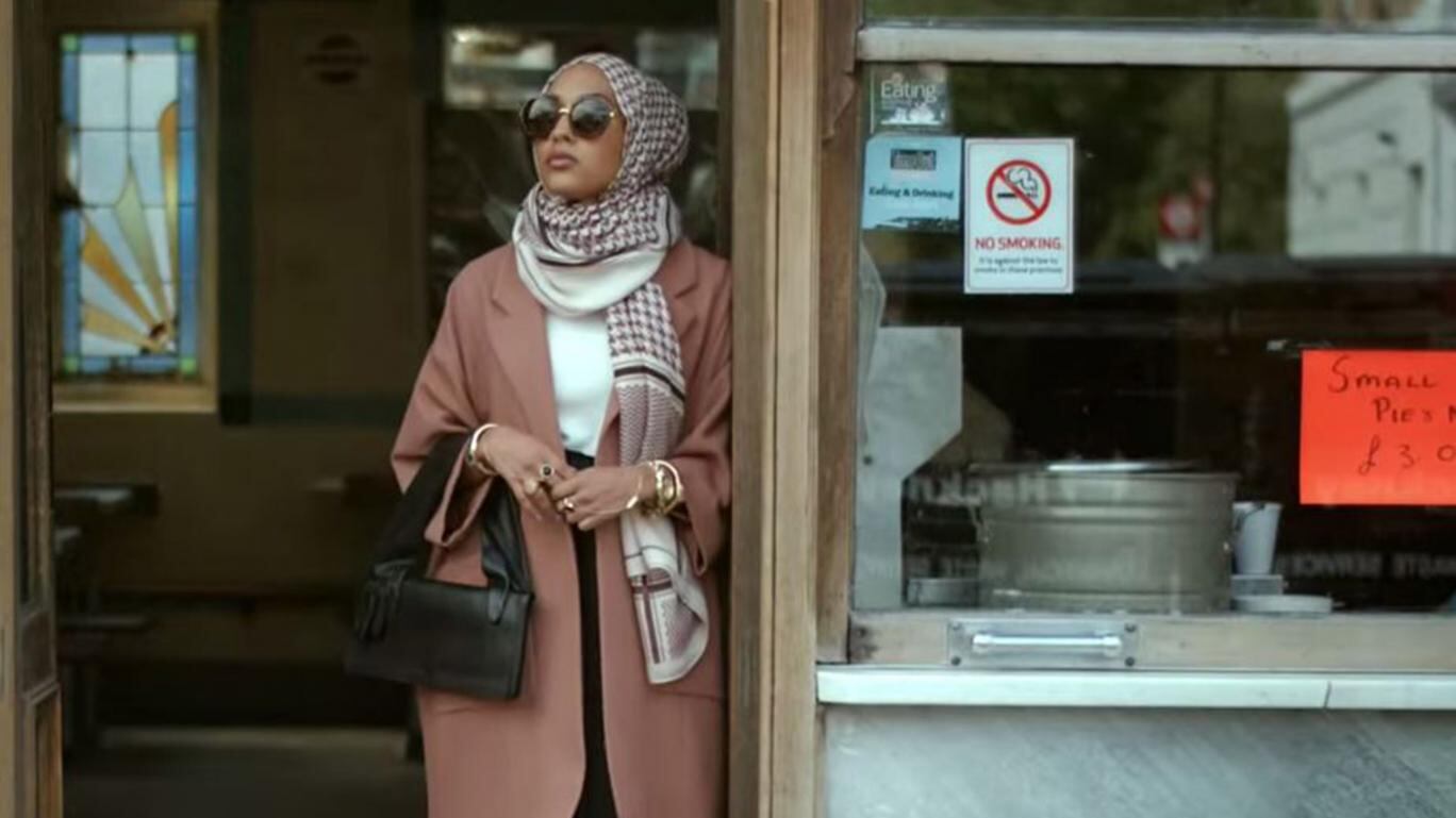 H&M indossa il velo islamico: "Ostenta, non vergognarti"