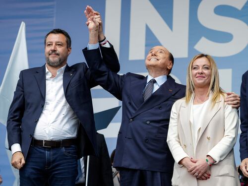 Il sondaggio che inchioda la sinistra: il centrodestra sale, le opposizioni sprofondano