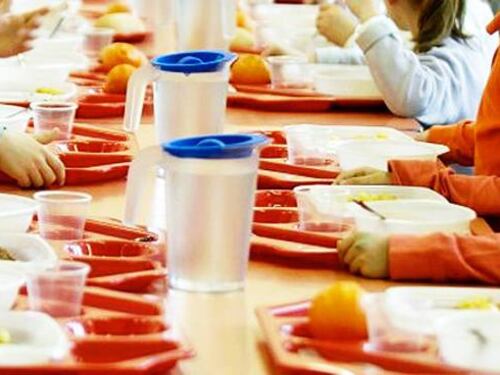 Il film dell'orrore delle mense: "Topi, parassiti e cibi scaduti"