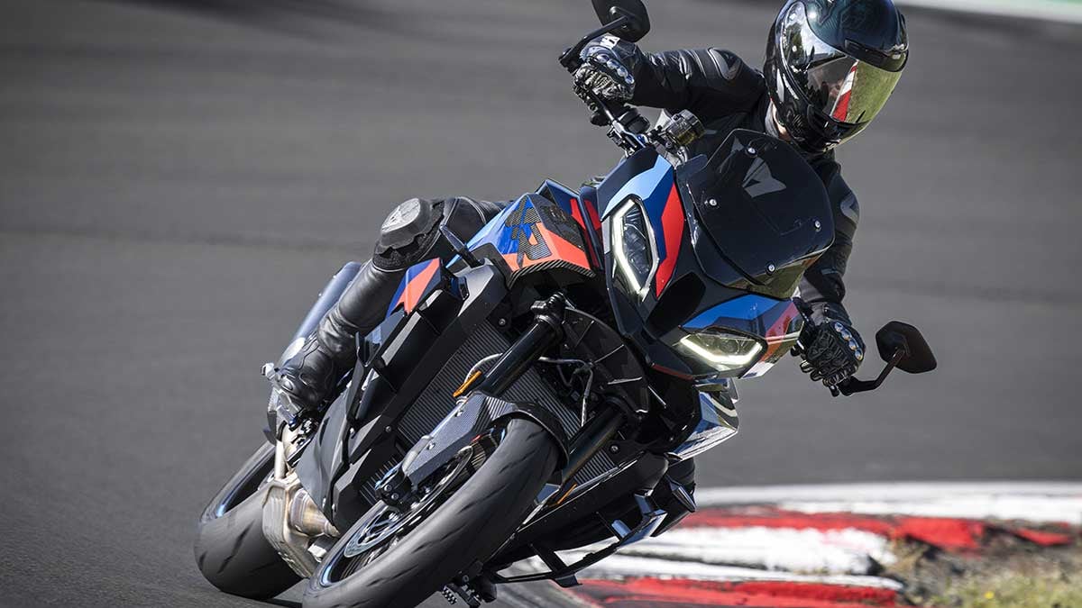 Nuova BMW M 1000 XR: crossover con anima racing