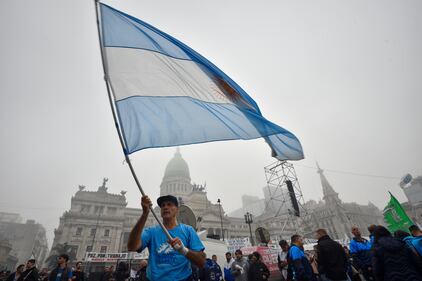 La rivolta di Buenos Aires contro Milei: le foto degli scontri 6